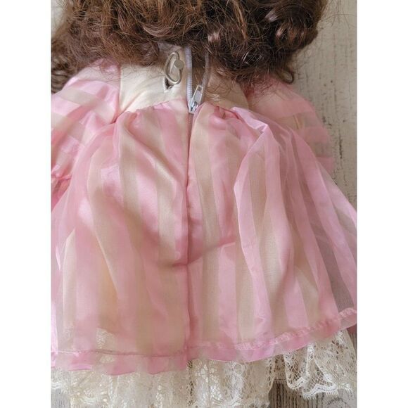 Brinn's sound of music porcelain doll wind up music - Picture 7 of 9